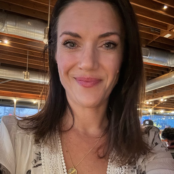 Meet your Posher, Lisa - Picture 2 of 6